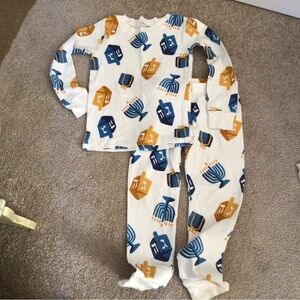 CARTERS HANUKKAH PAJAMAS OF DREIDELS,MENORAHS AND GIFTS- UNISEX SIZE 5